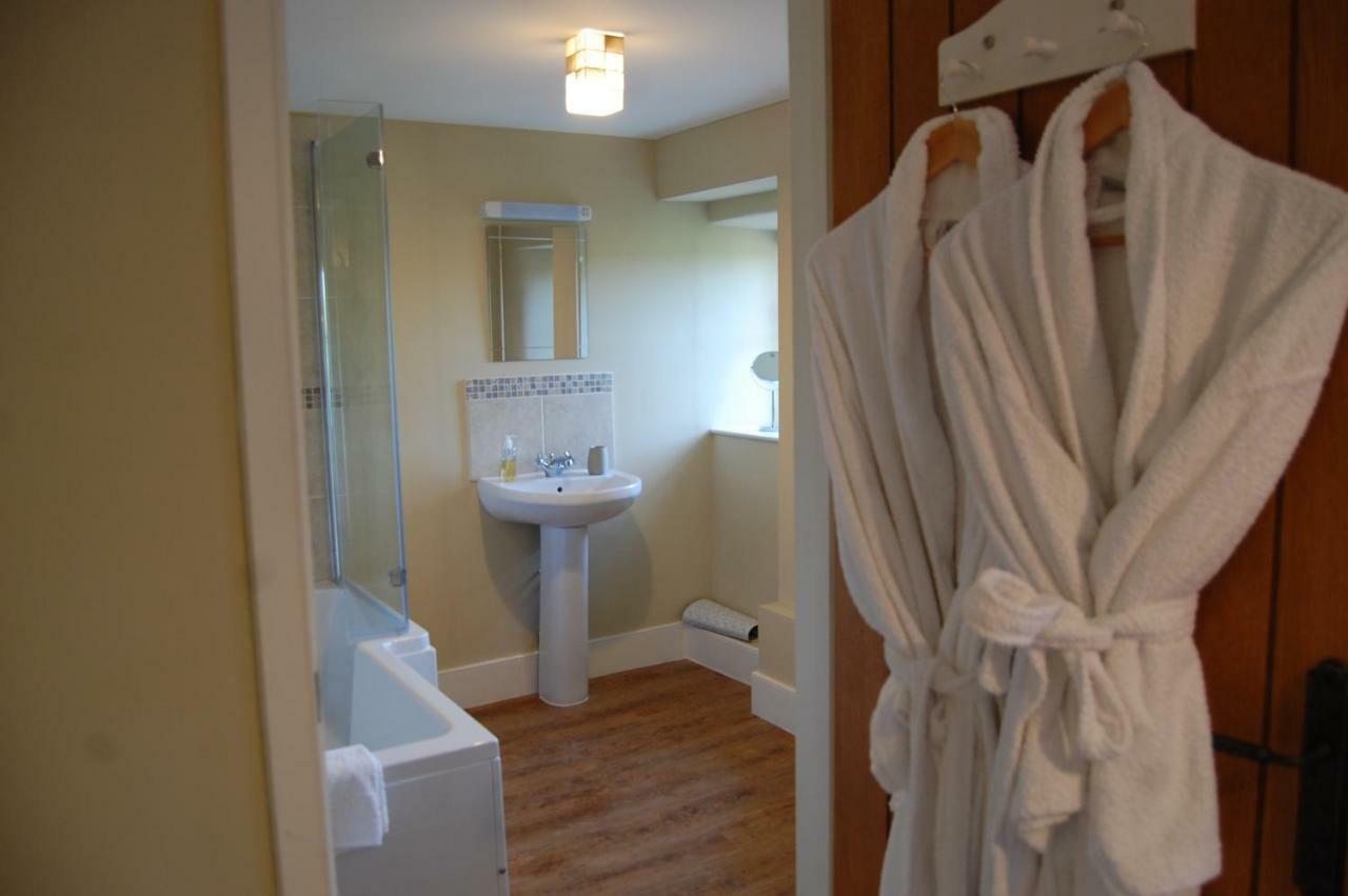 Home Barn Bed And Breakfast เยโอวิล ภายนอก รูปภาพ