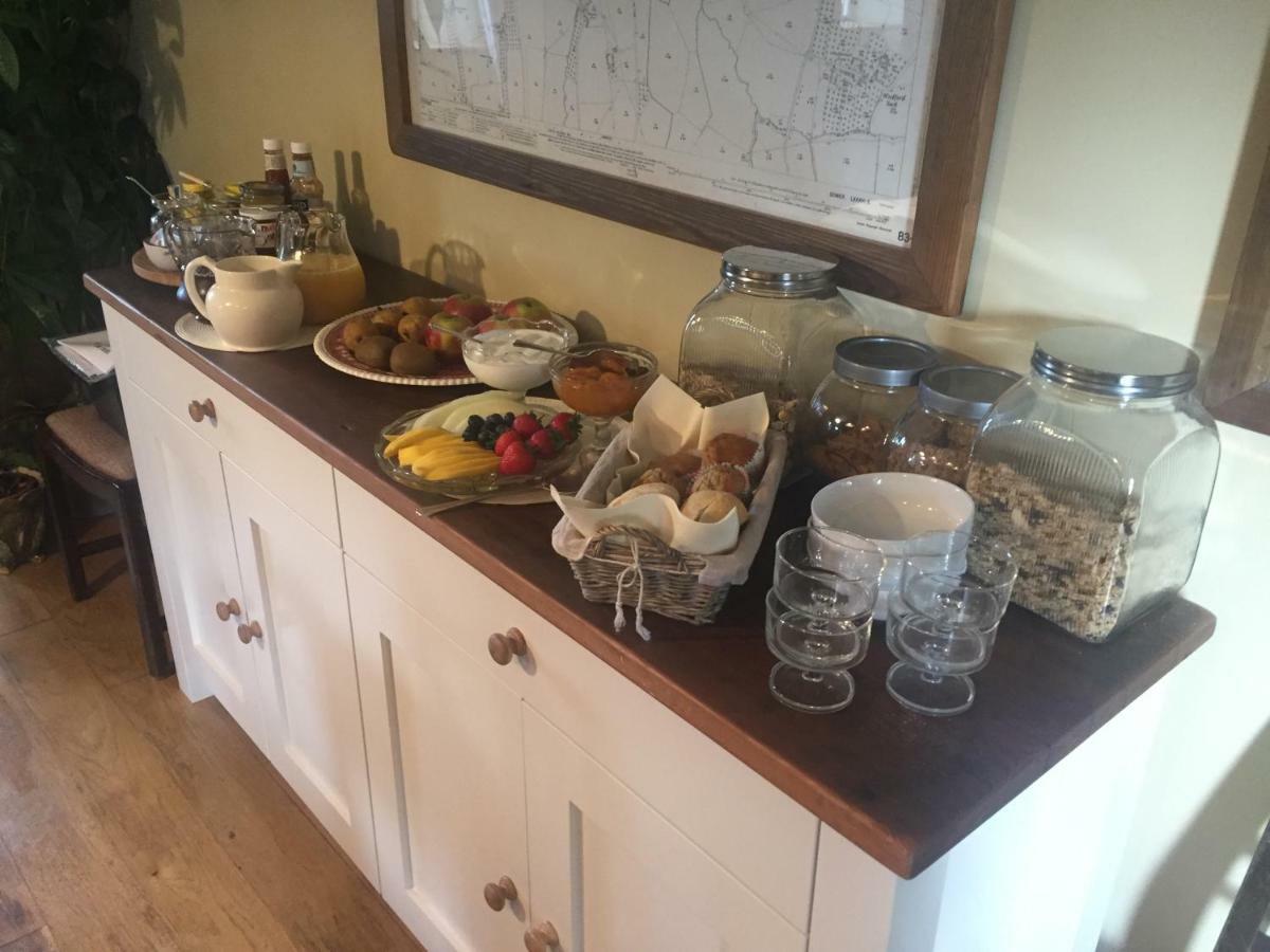 Home Barn Bed And Breakfast เยโอวิล ภายนอก รูปภาพ