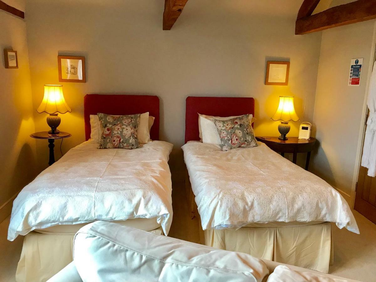 Home Barn Bed And Breakfast เยโอวิล ภายนอก รูปภาพ